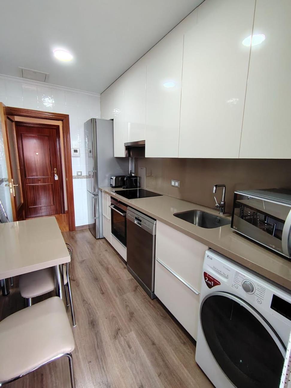 Avello Oviedo Con Parking Apartment Exterior foto