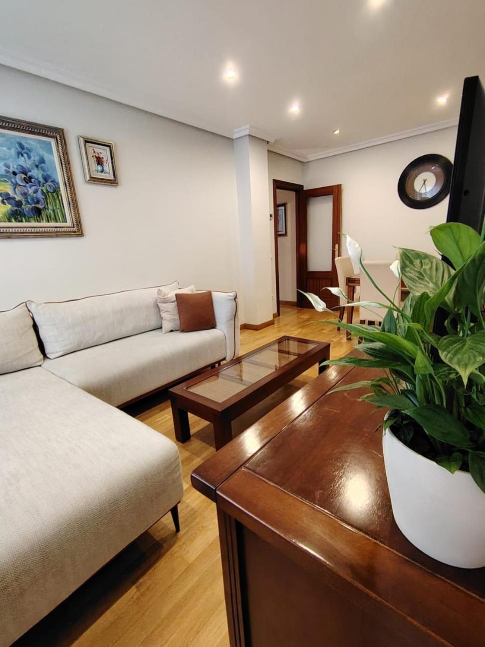 Avello Oviedo Con Parking Apartment Exterior foto